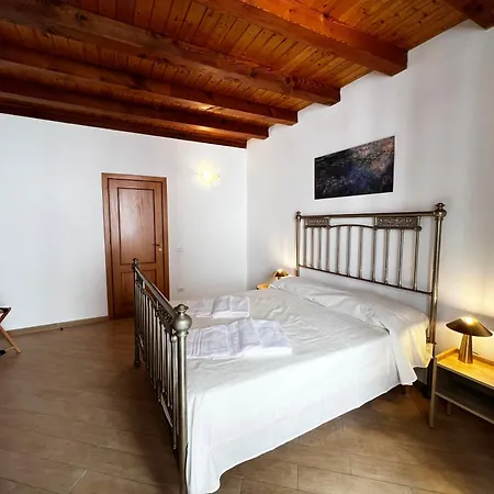 Dimora Papireto Apartment