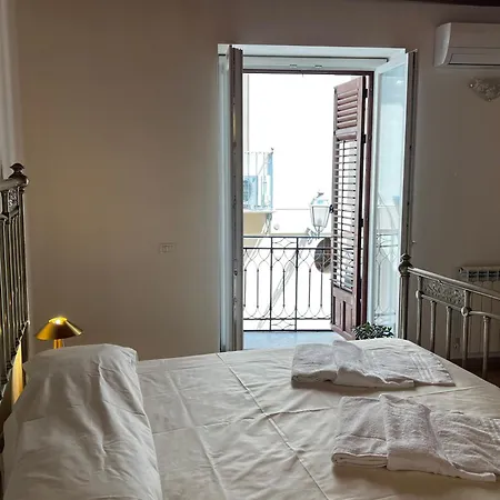 Dimora Papireto Apartment *